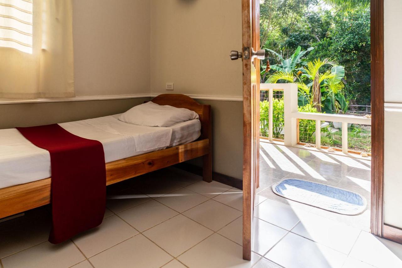 Albergue Banamboo Badian Exterior foto